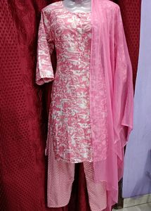 ❤️🥰 Brand New Three Pc Suit ❤️🥰 Colours N Designs Available