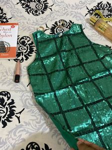🌿shimmer Top 🌿fits Well For M-L