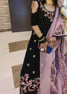 I&#39;m Selling A Gorgeous Lehenga
