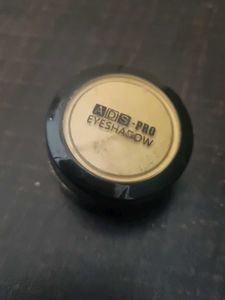 Shimmery Golden EYESHADOW