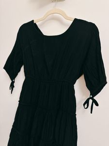 Elegant Black Midi Dress