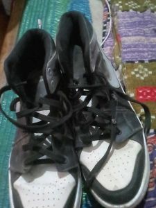 Cool Black &amp; White Sneakers