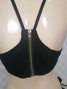 (1300)Black Halter Crop Top