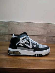 Black &amp; White Fashion Sneakers