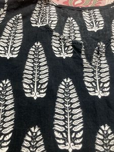 TwoVery Nice Black Printed Pure Cotton Kurty