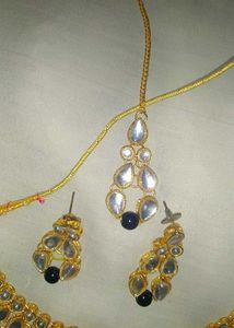 Black Heavy Kundan Jewellery Set, Piece Of 4
