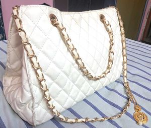 Elegant White Handbag with gold plated locket