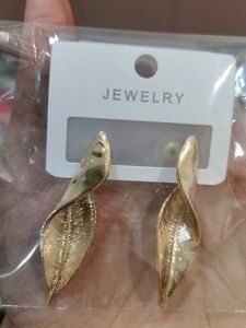 Leaf Design Gold Tone Earrings