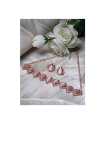 I’m selling a jewellery set … that is pink shade