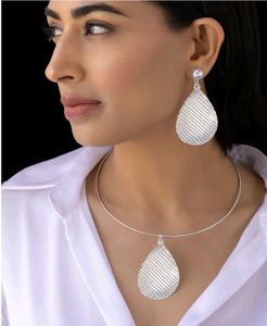 Silver Hasli Necklace With Earrings