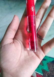 lip gloss translucent