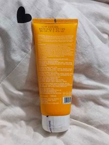 Dot &amp; Key Super Bright Face Wash