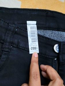 Black Denim Capri Jeans