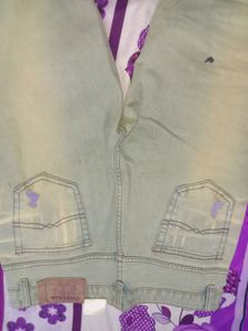 Cut Jeans