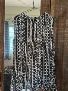 Patterned Sleeveless Kurthi Top