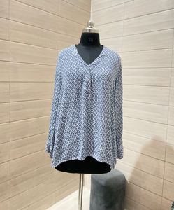 H&amp;M Patterned V-Neck Top