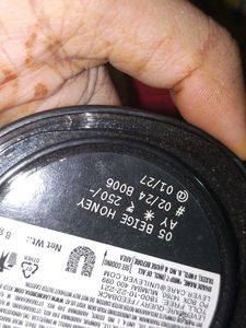 Woman Face Powder