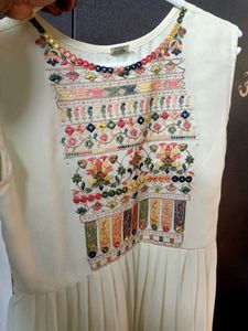 Women&#39;s ethinic Embroidery Vest &amp; Kurta