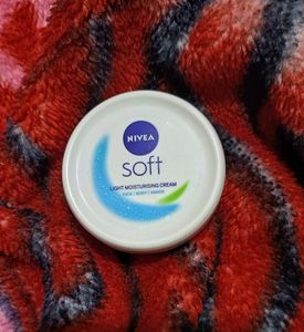 Nivea Soft Light Moisturising Cream