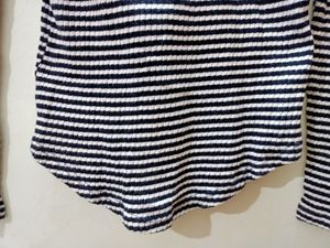 Striped Deep-neck Sweatshirt/Top