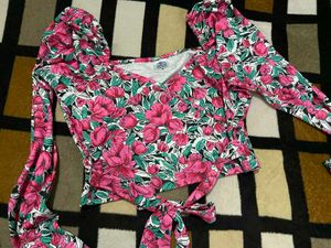 Polyester Blend Sweetheart Neck Full Sleeves Top