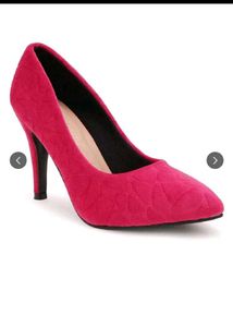DressBerry Velvet Pumps