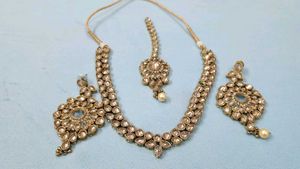 Best Elegant Necklace Set With Earing And Mang Tik