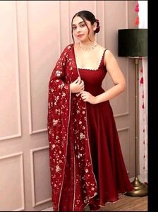 New/Unused Sleeveless Embroidered Gown Set