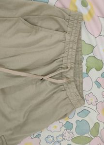 Combo Of a Beige Cargo Pant N Top✨