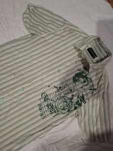 mai ek half tshirt bech raha hu