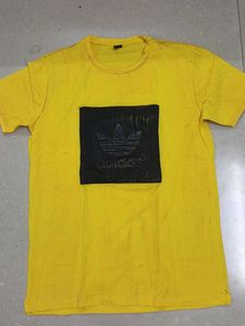 Adidas Tshirt..