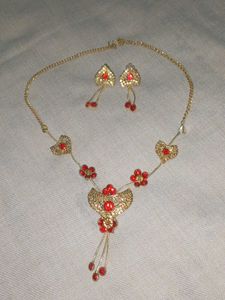Gold-tone Red Stone Jewelry Set