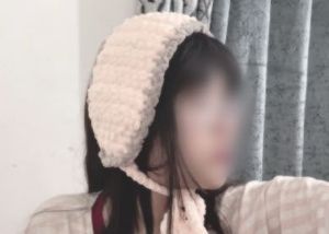 Cute Cream  Headband bulky yarn