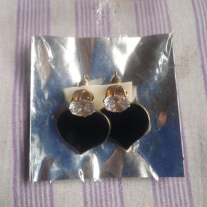 TWO EARRING NEW