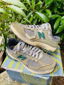 New Balance 2002R Sneakers
