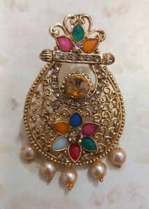 Beautiful Heavy Kundan Earrings With Mang Tikka