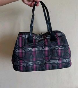 Coach Kiss Lock ( Authentic)