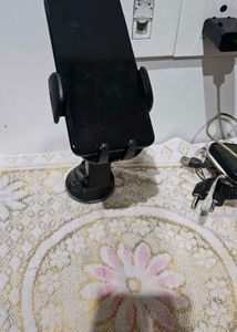 Portronics Car Mobile Holder + Wireless Charging