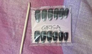 Girisa Black Glitter Nail Extensions