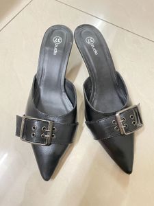 ZUDIO KITTEN HEELS