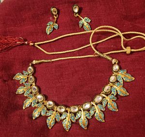 Unused Leaf Design Jewellery Set