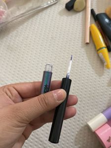 NYKAA Stardust Chrome Eyeliner