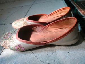 Ethnic Mojri For Women