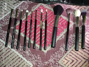 12 Face And Eyes Brushes With Storage Bag