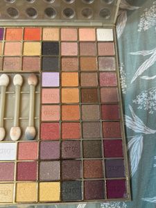 Cameleon Eyeshadow Palette