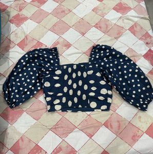 Lifestyle Polka Dot Top 💙🤍