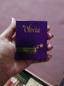 Olivia Oil Free Powder Compact
