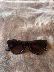 Chic Black Sunglasses