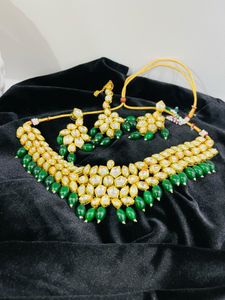 Pure Kundan Set With Free Studs