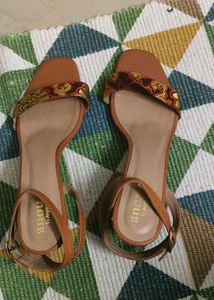 Maroon - Golden Toned Heel